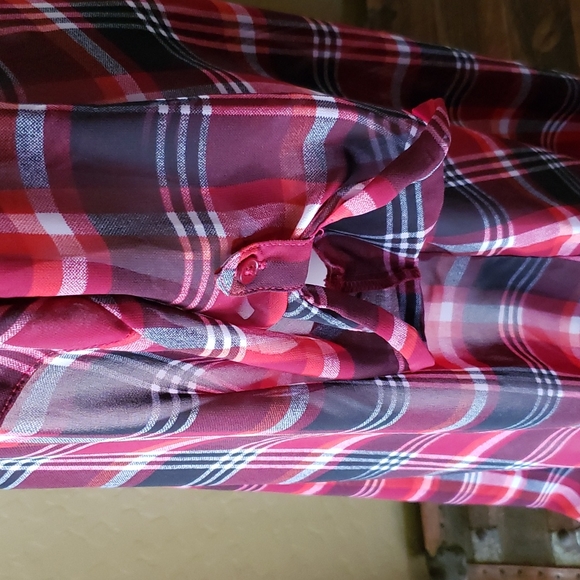 Red Plaid Button Sleeve Plaid Blouse (0644) 💥 - Picture 3 of 6